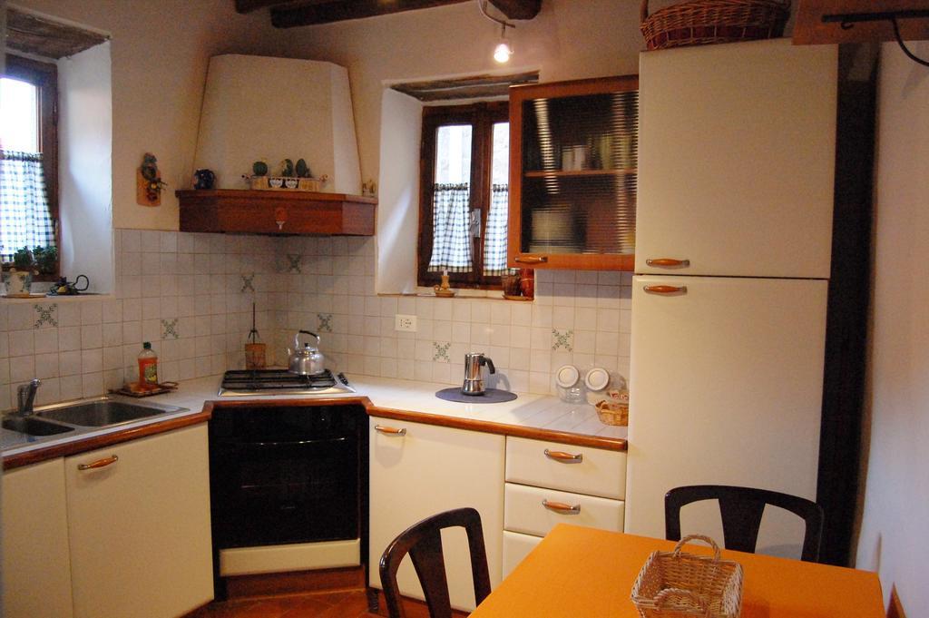 バーニ・ディ・ルッカ Casa Webbヴィラ 部屋 写真