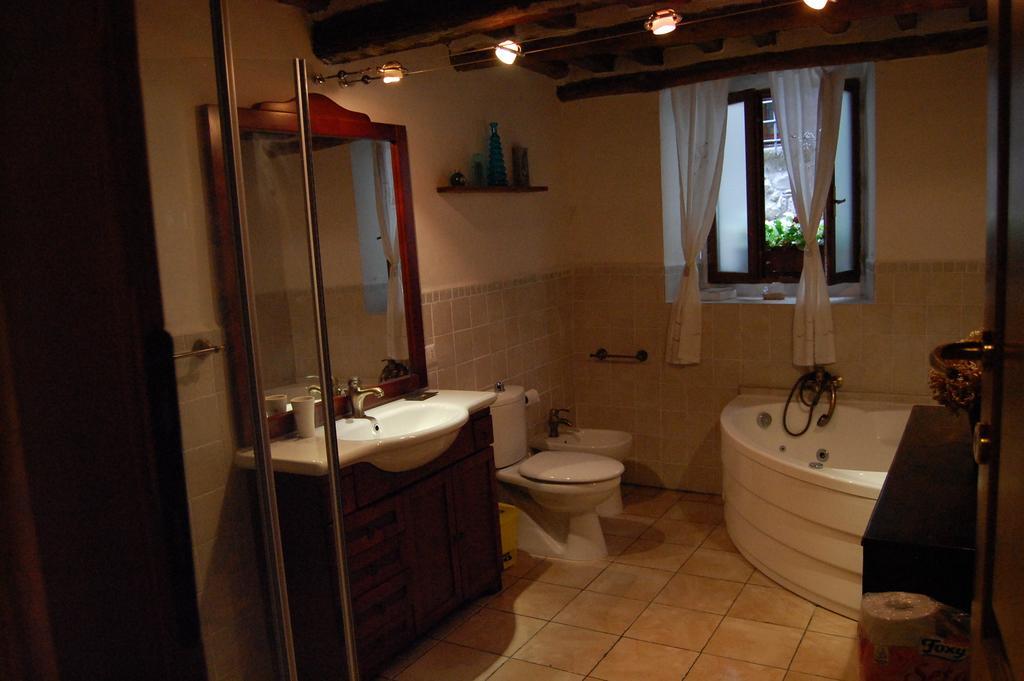 バーニ・ディ・ルッカ Casa Webbヴィラ 部屋 写真